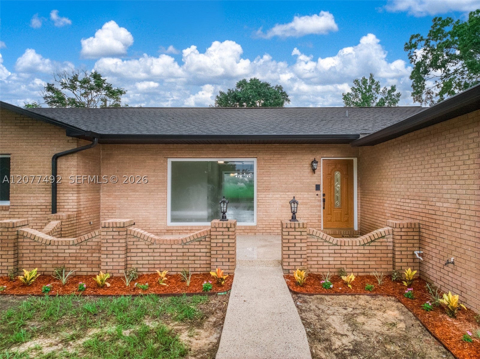 1050 knollwood Cir