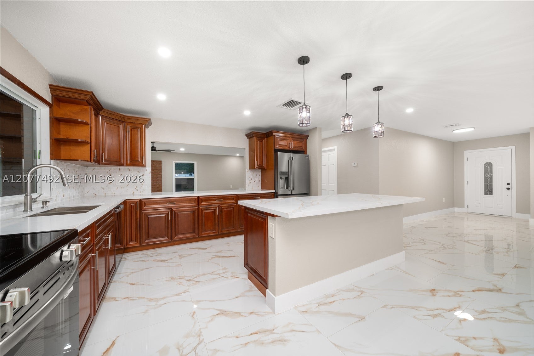 1050 knollwood Cir