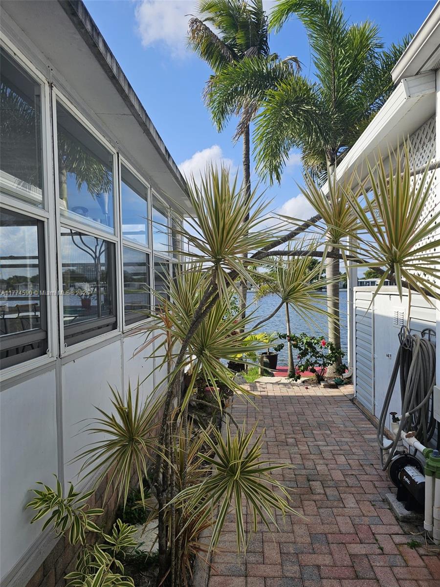 RAVENSWOOD ESTATES & MARI - Residential