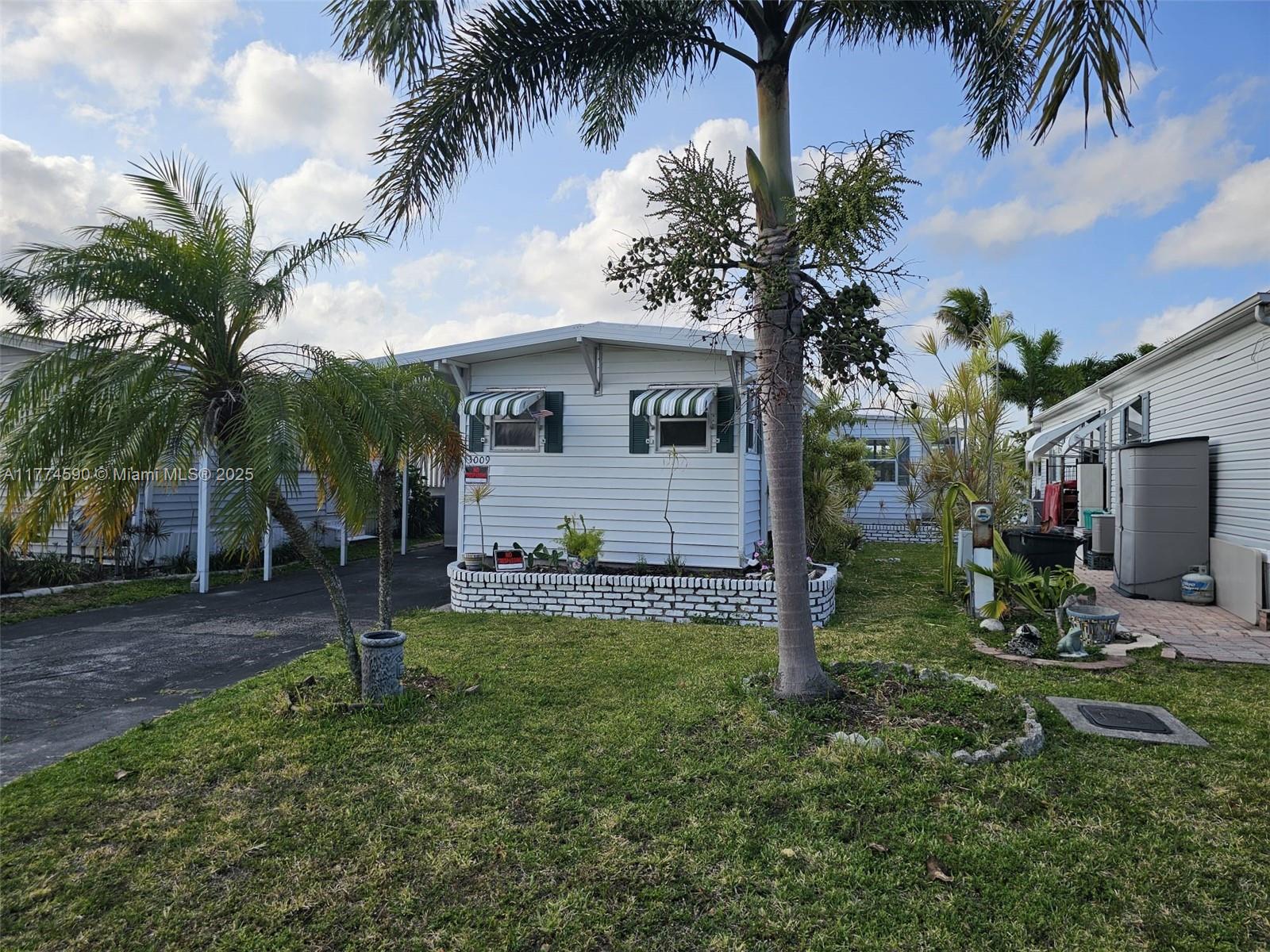 RAVENSWOOD ESTATES & MARI - Residential