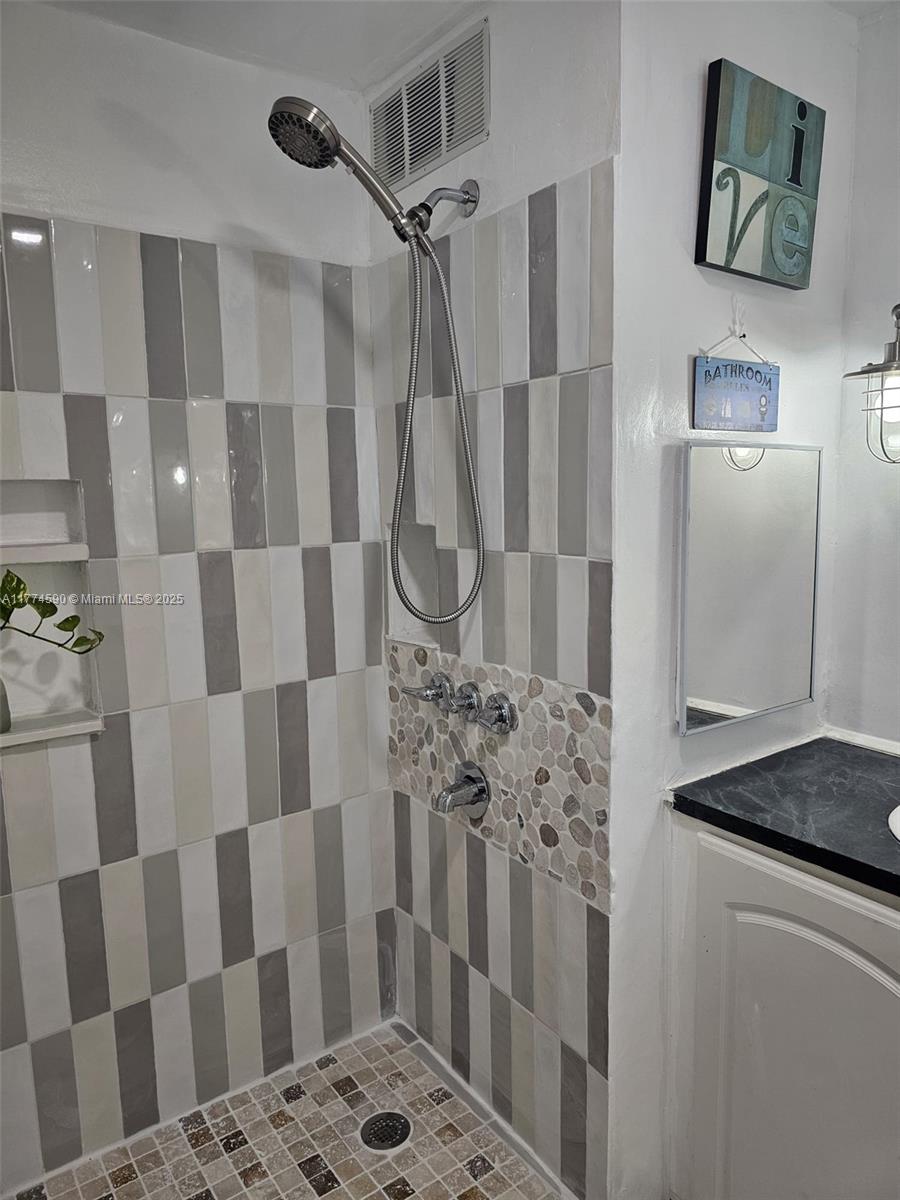 RAVENSWOOD ESTATES & MARI - Residential