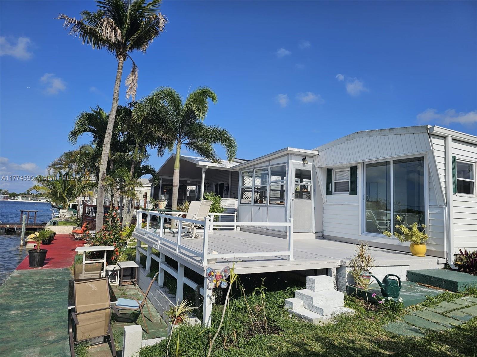RAVENSWOOD ESTATES & MARI - Residential