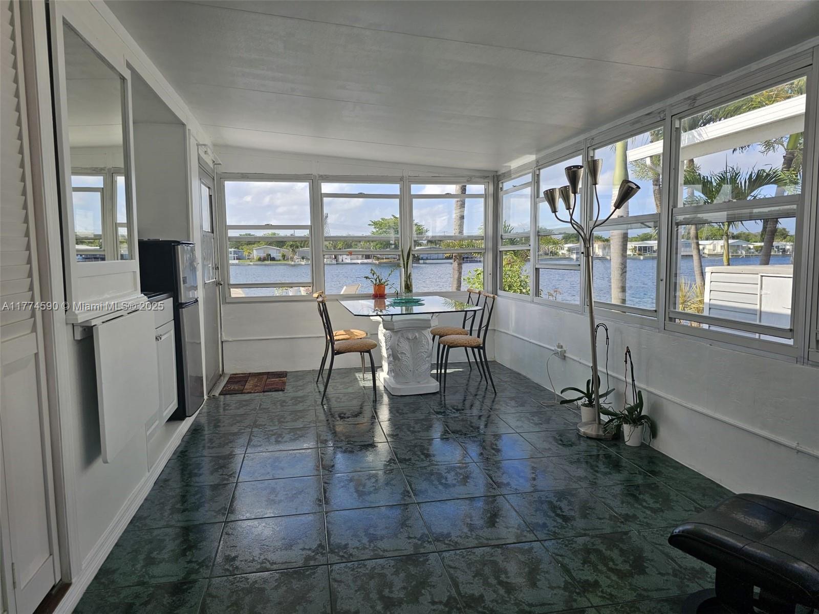 3009 Lakeshore Dr