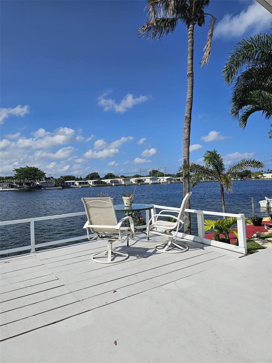 3009 Lakeshore Dr