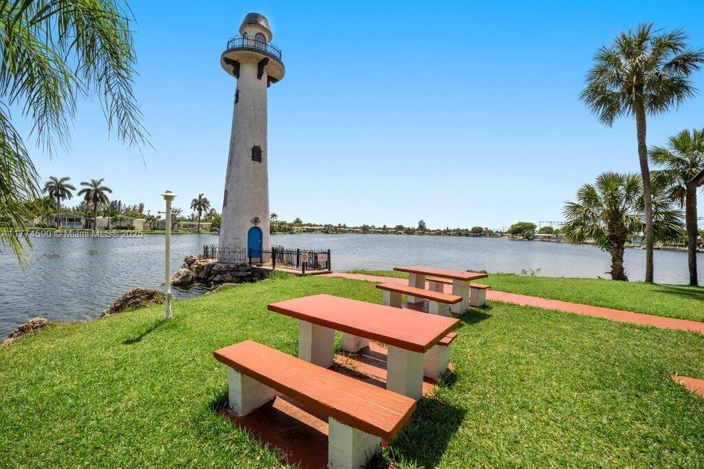 RAVENSWOOD ESTATES & MARI - Residential
