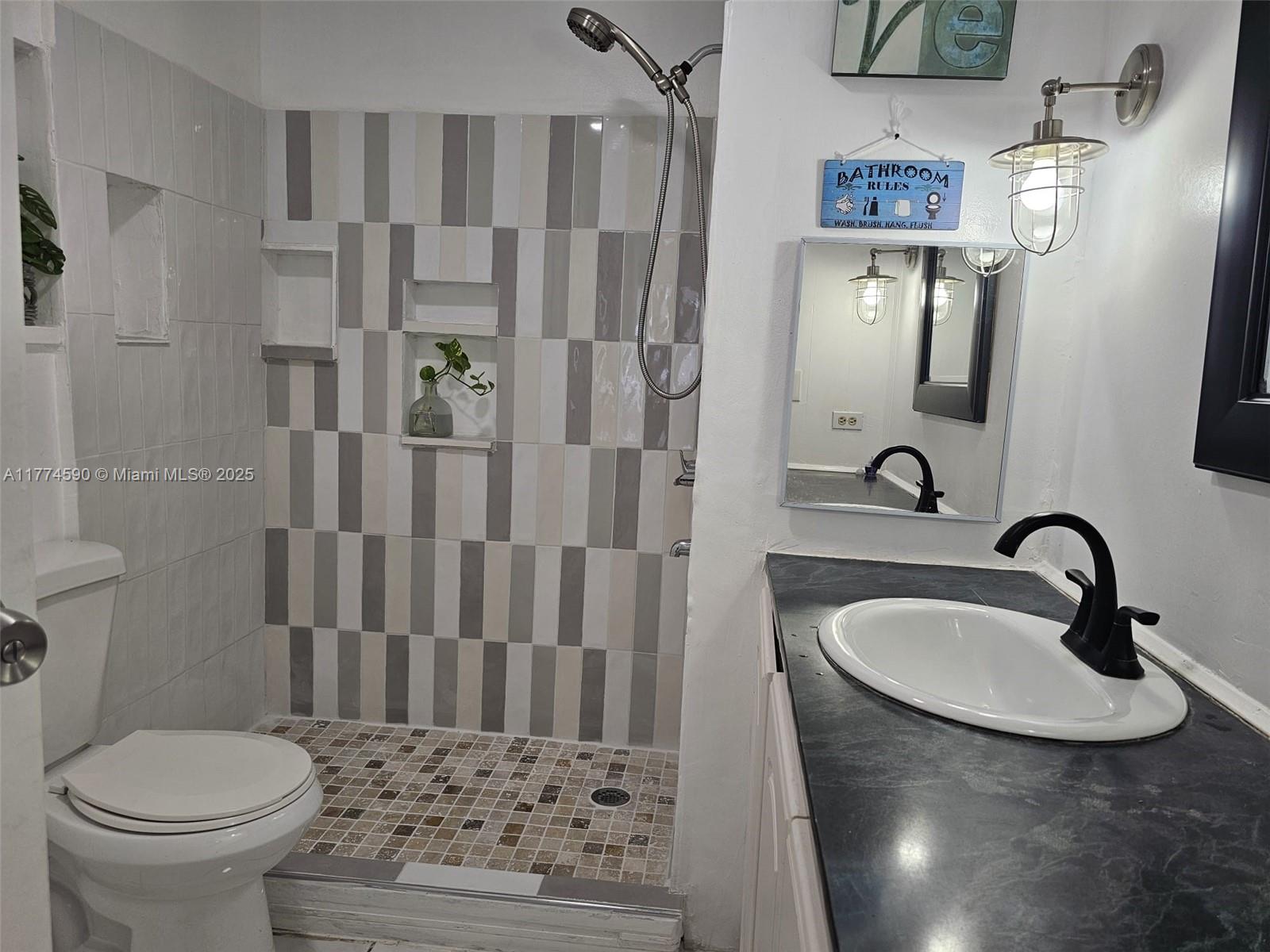 RAVENSWOOD ESTATES & MARI - Residential