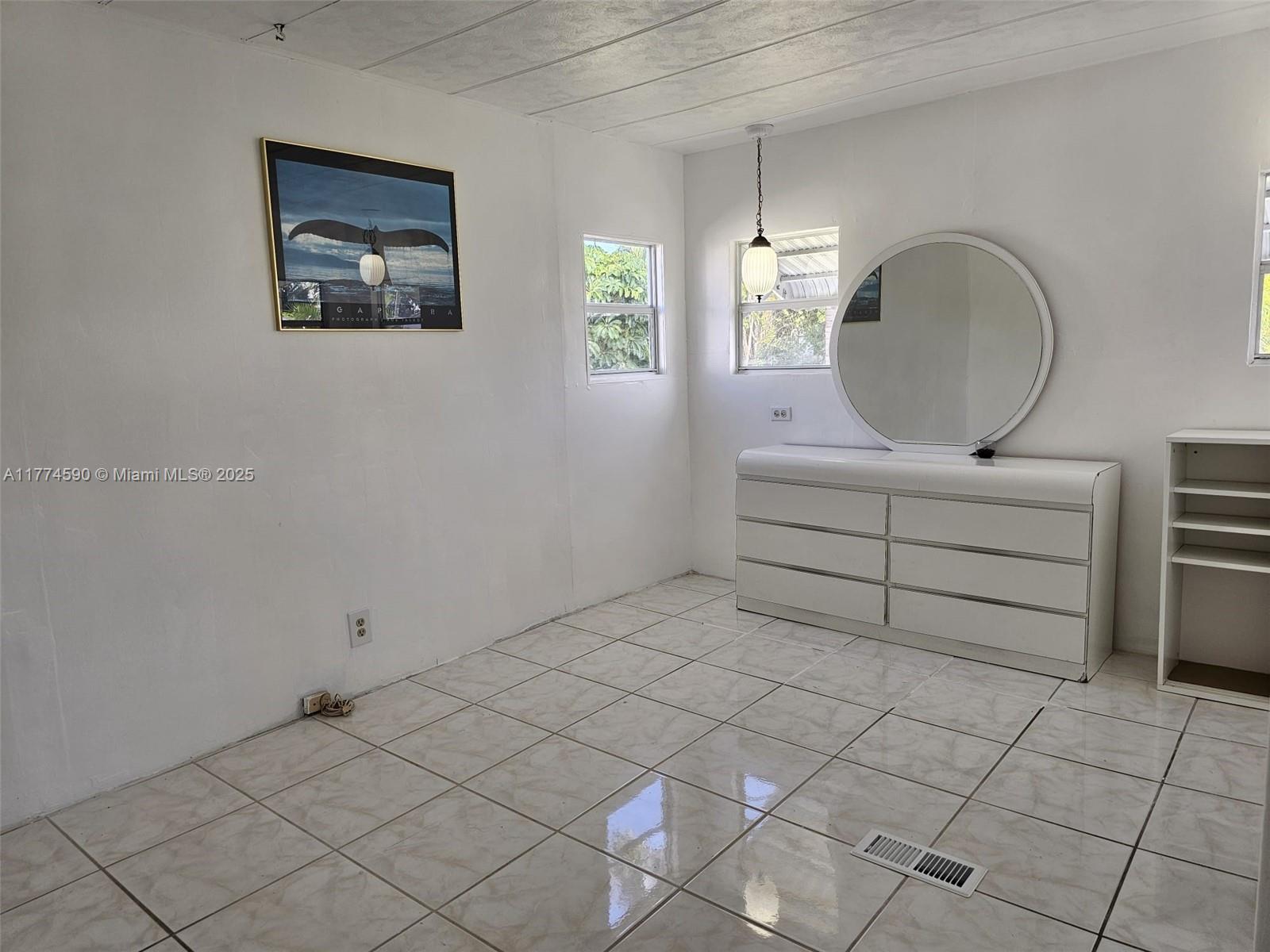 RAVENSWOOD ESTATES & MARI - Residential