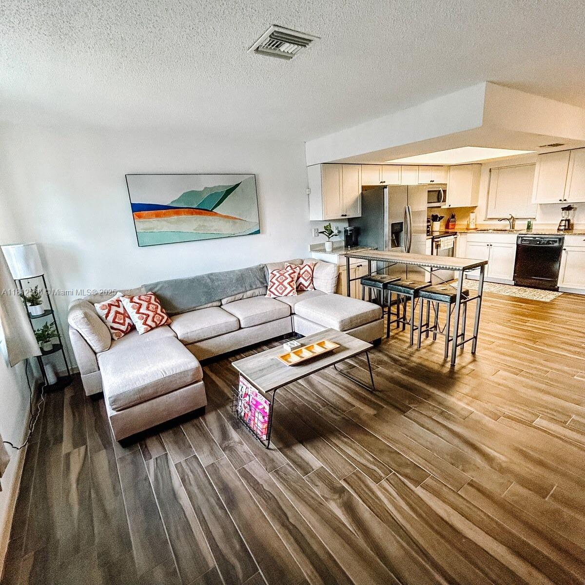 3017 SW Santa Barbara