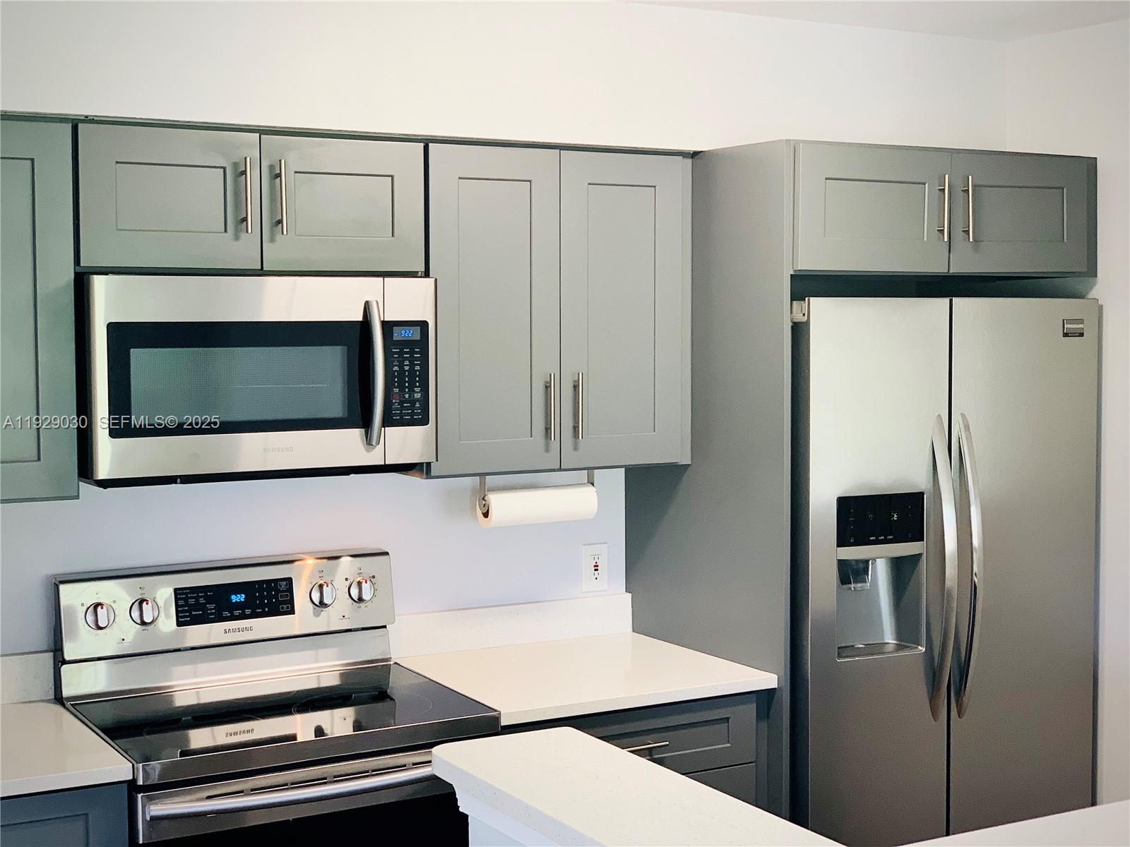 EMERALD ISLE AT LAGUNA LA - Residential Lease