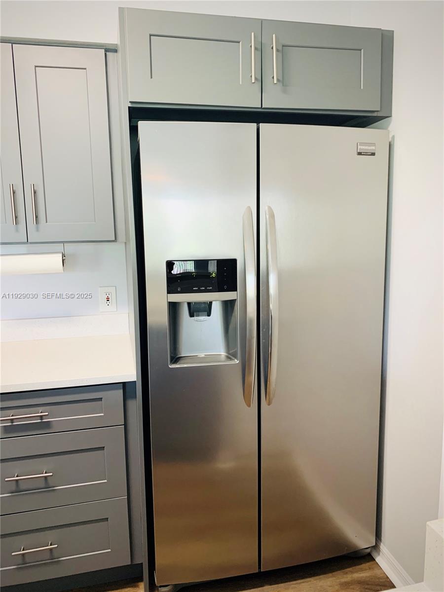 EMERALD ISLE AT LAGUNA LA - Residential Lease