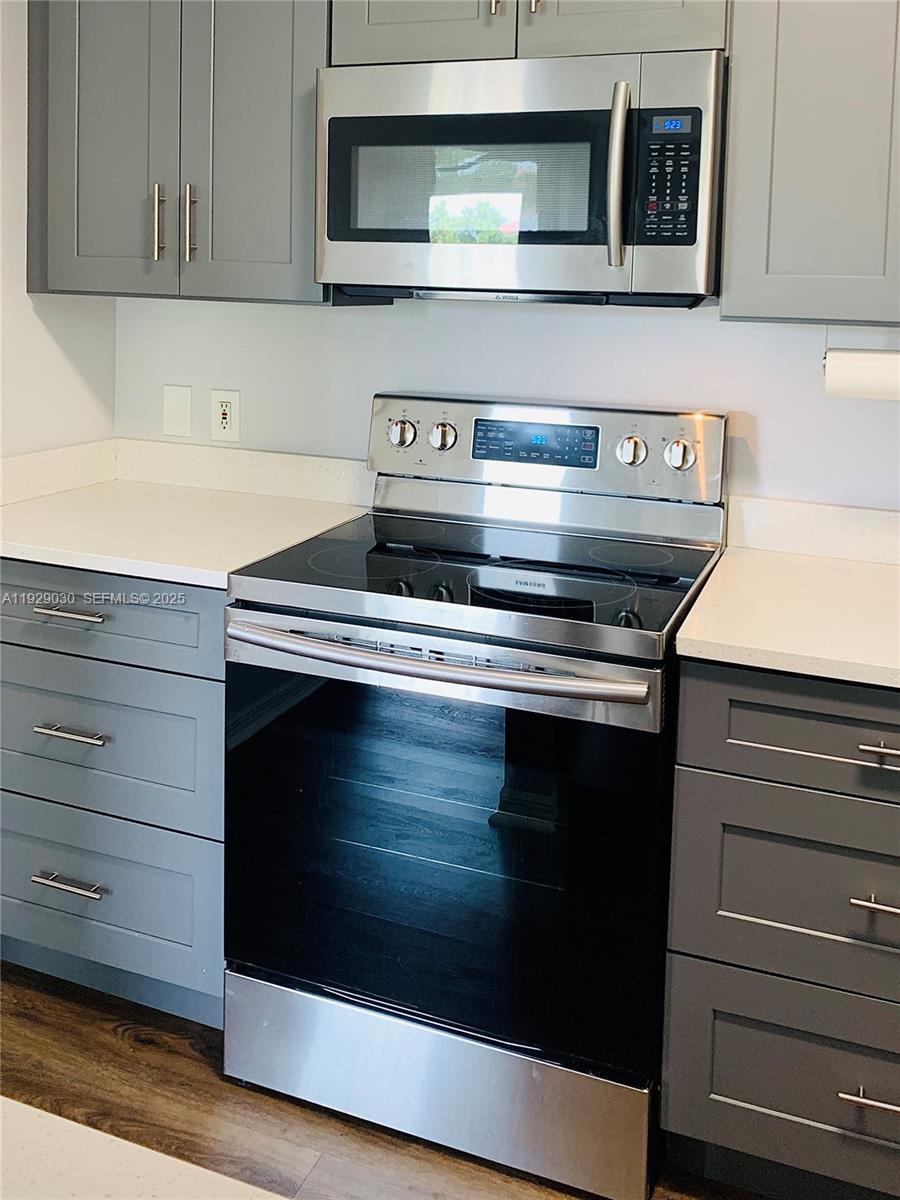 EMERALD ISLE AT LAGUNA LA - Residential Lease