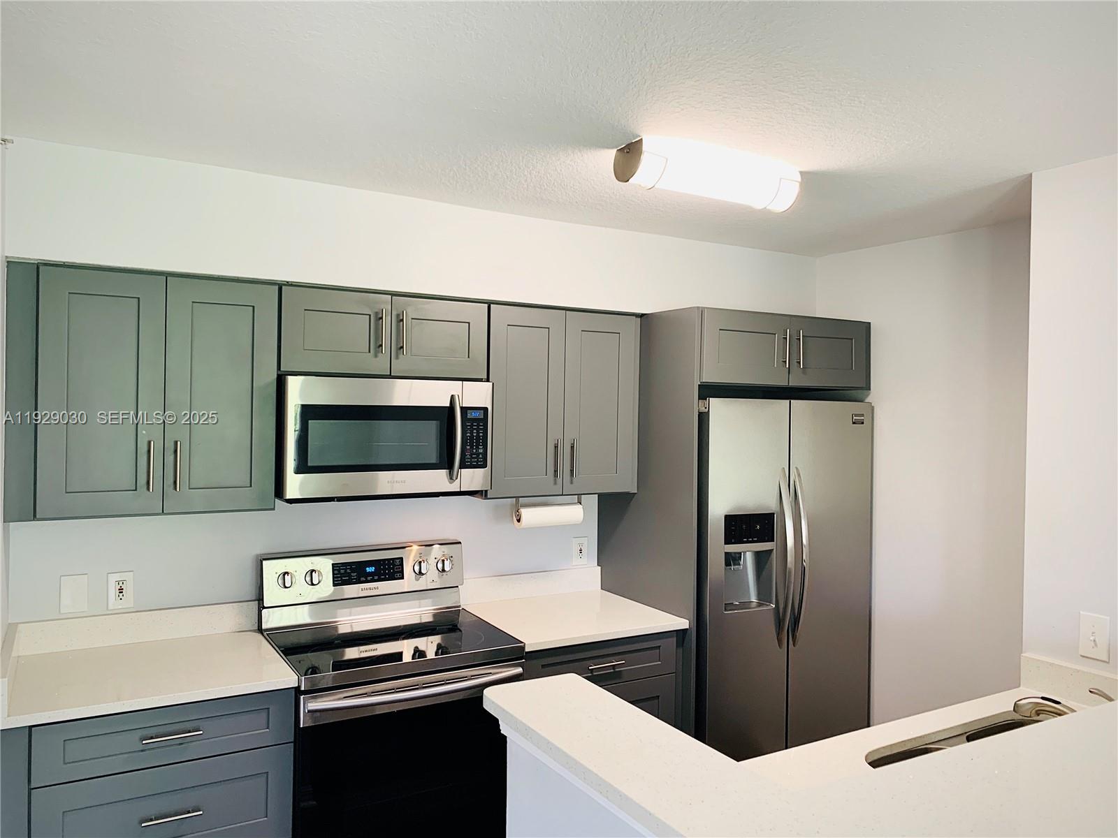 EMERALD ISLE AT LAGUNA LA - Residential Lease