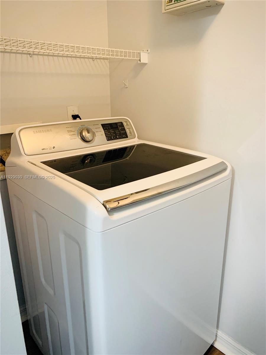 EMERALD ISLE AT LAGUNA LA - Residential Lease