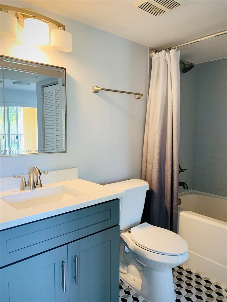 EMERALD ISLE AT LAGUNA LA - Residential Lease