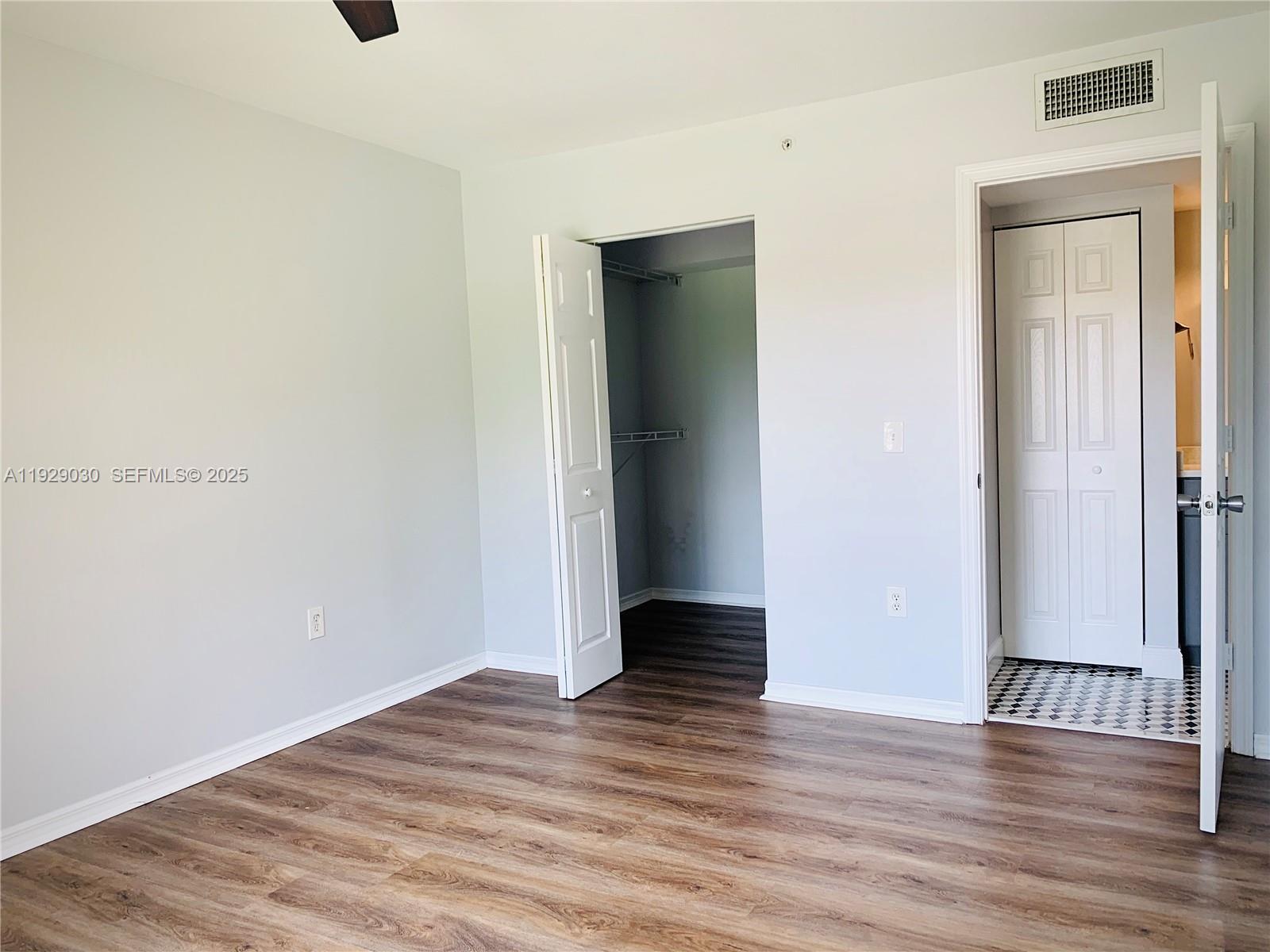 EMERALD ISLE AT LAGUNA LA - Residential Lease