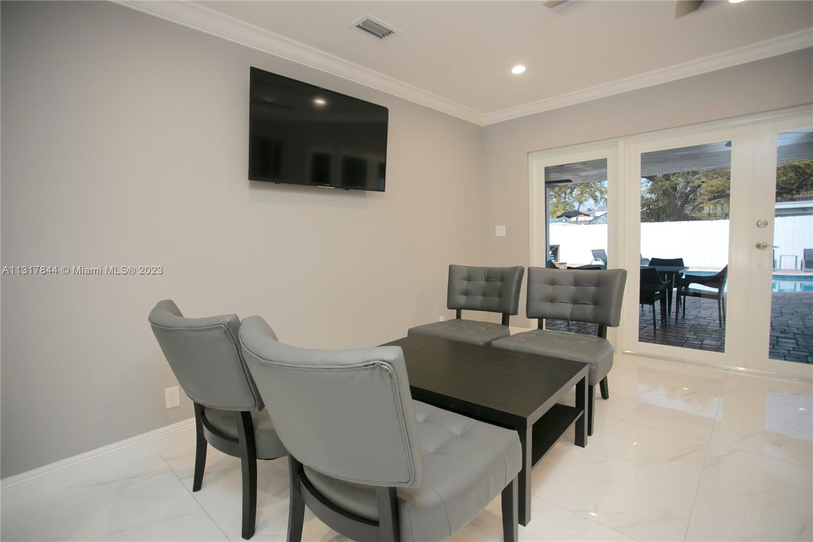 HOLLYWOOD GOLF ESTATES SE - Residential Lease