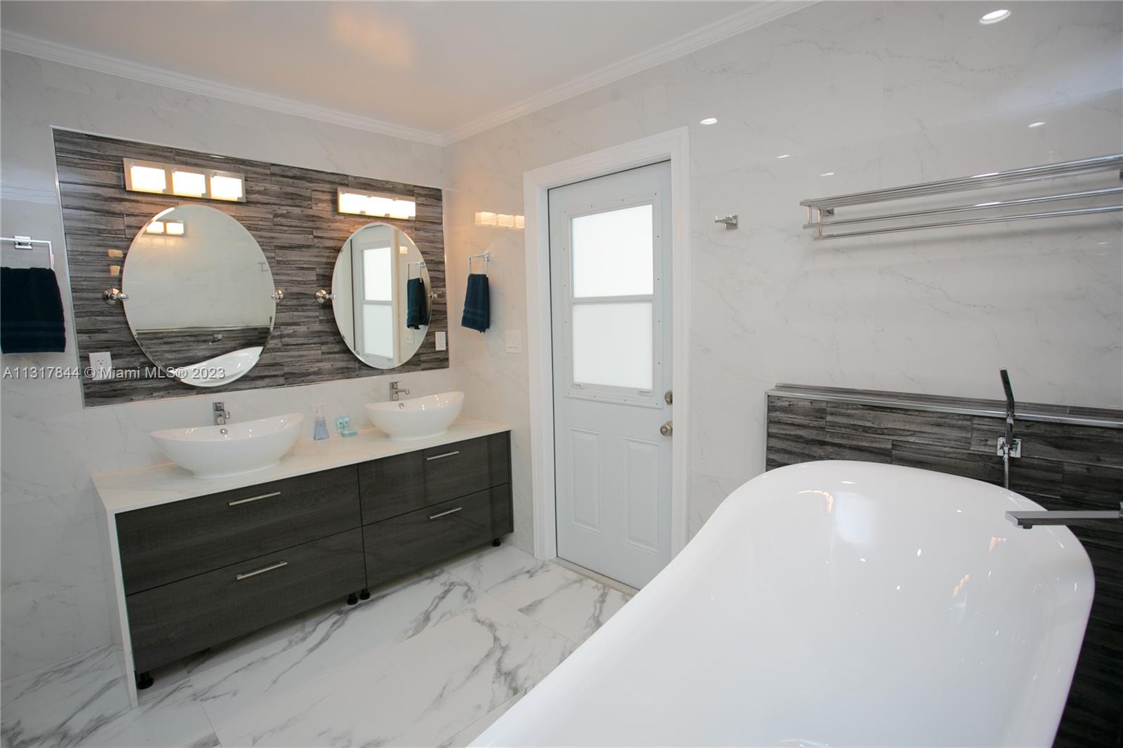 HOLLYWOOD GOLF ESTATES SE - Residential Lease