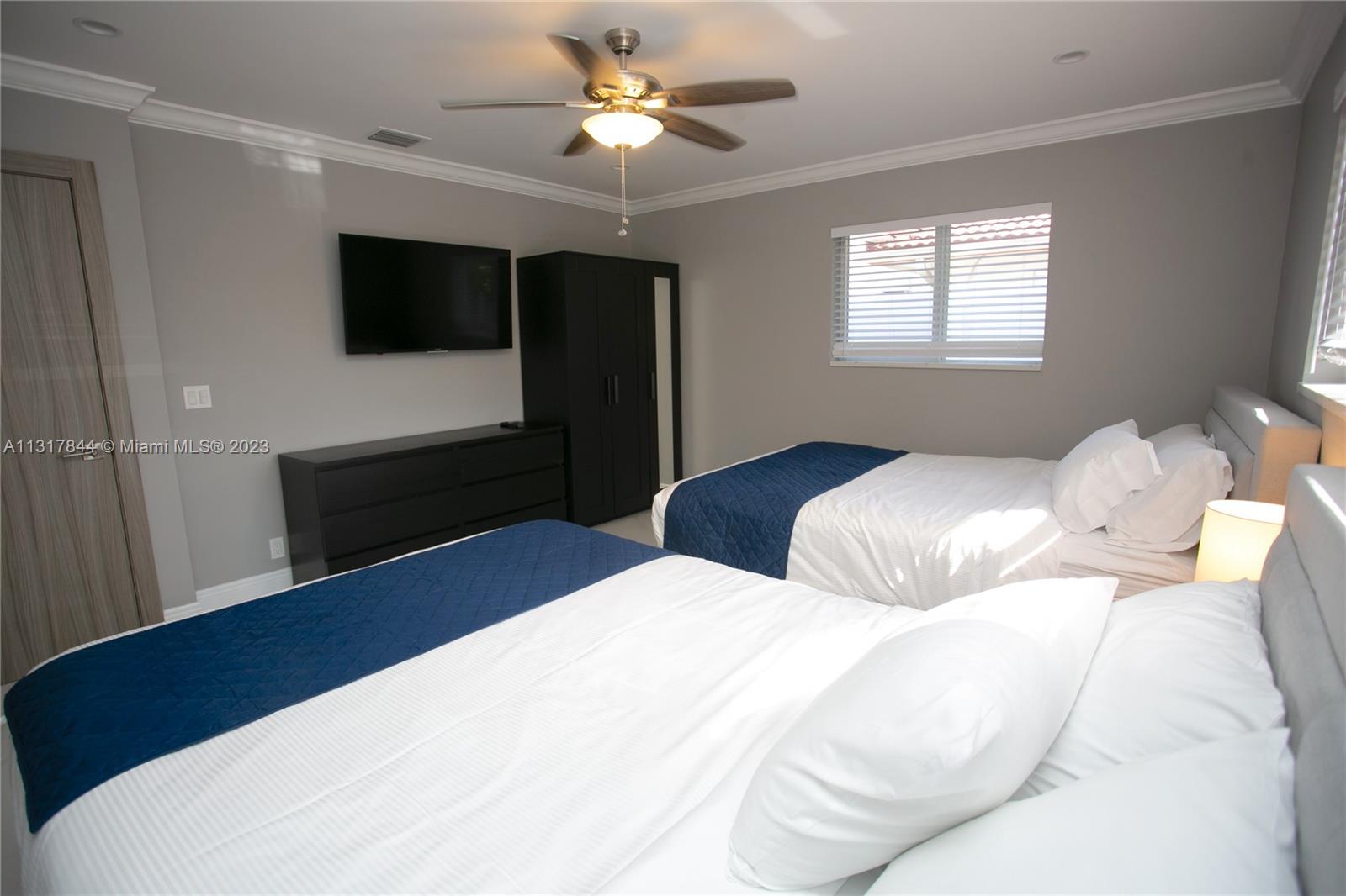 HOLLYWOOD GOLF ESTATES SE - Residential Lease