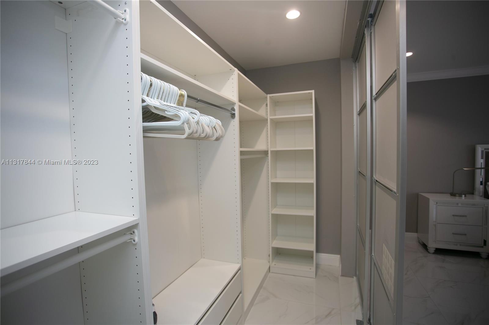 HOLLYWOOD GOLF ESTATES SE - Residential Lease