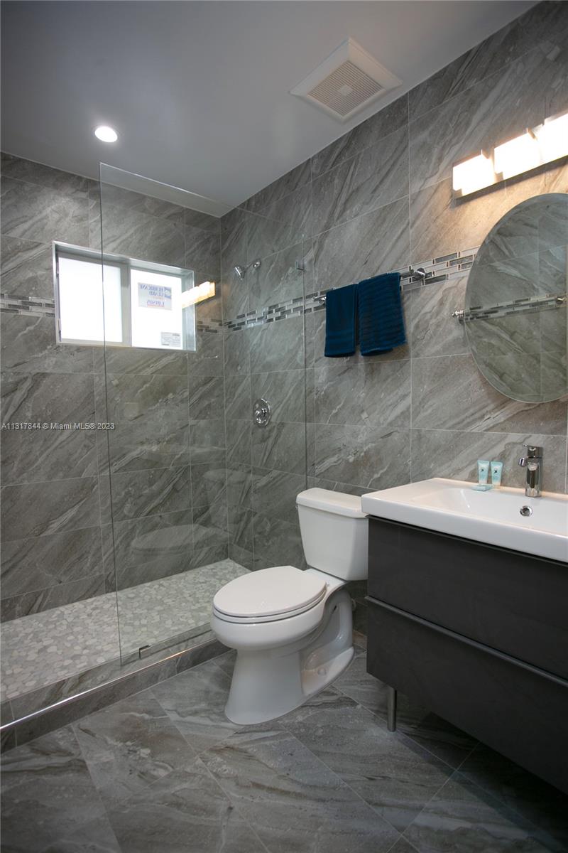 HOLLYWOOD GOLF ESTATES SE - Residential Lease