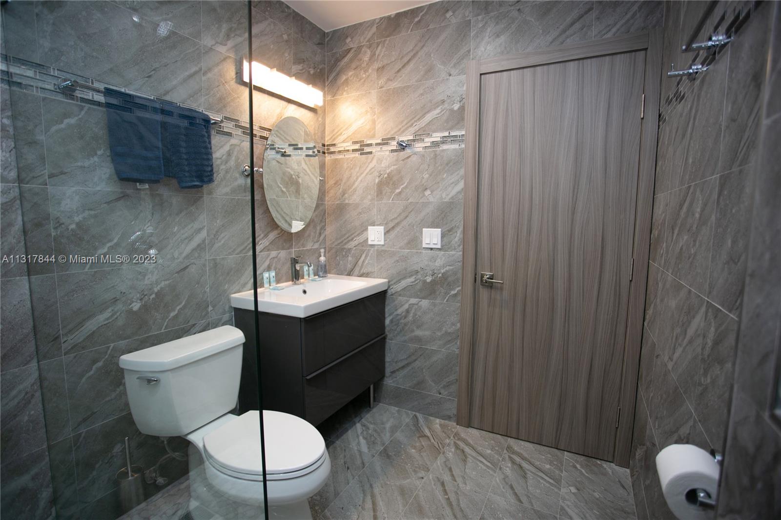 HOLLYWOOD GOLF ESTATES SE - Residential Lease