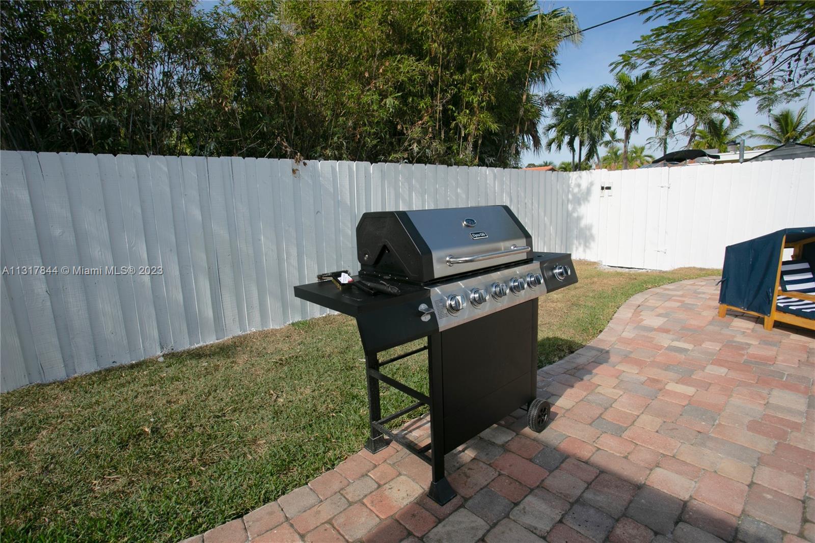 HOLLYWOOD GOLF ESTATES SE - Residential Lease