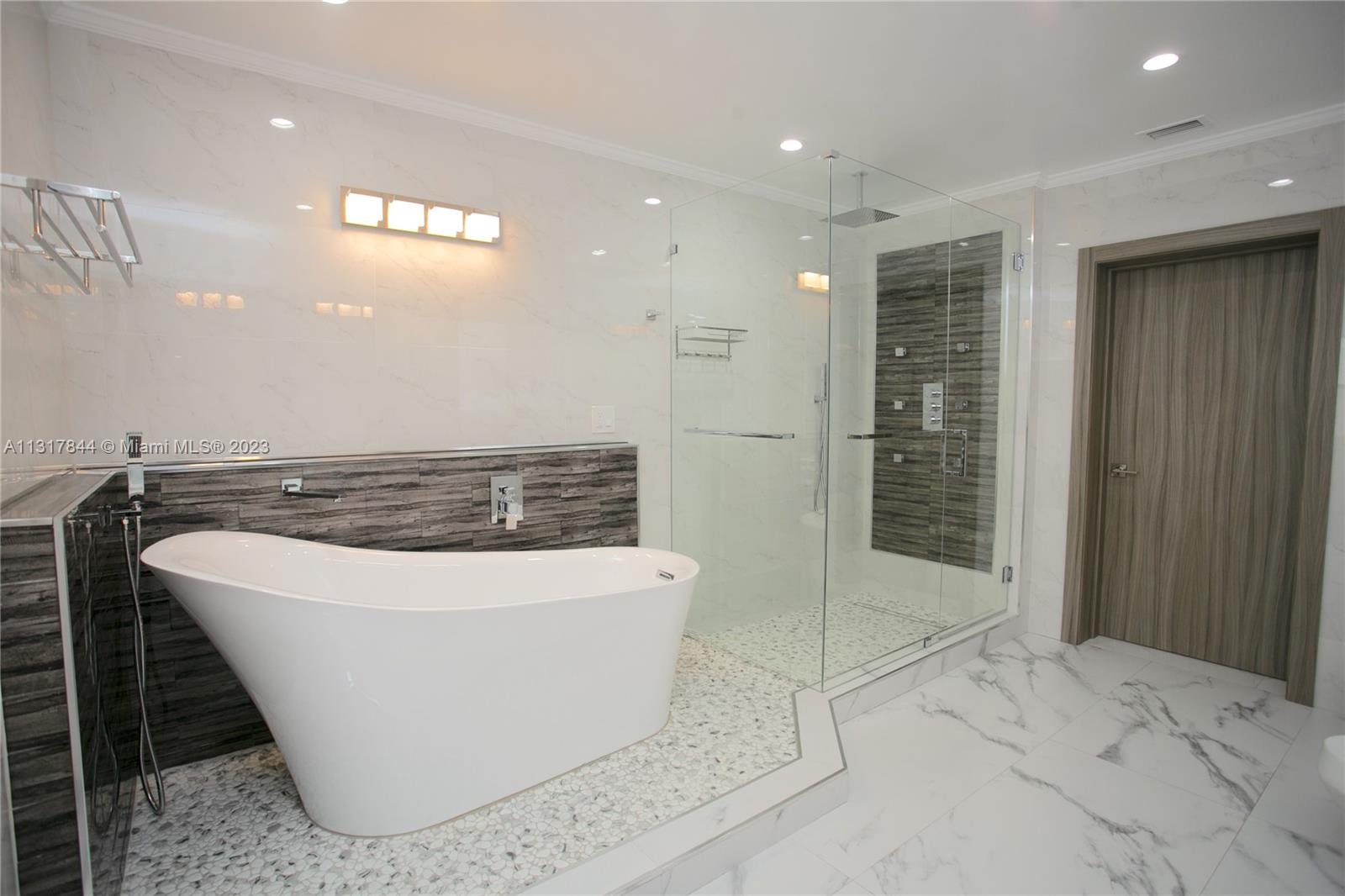 HOLLYWOOD GOLF ESTATES SE - Residential Lease