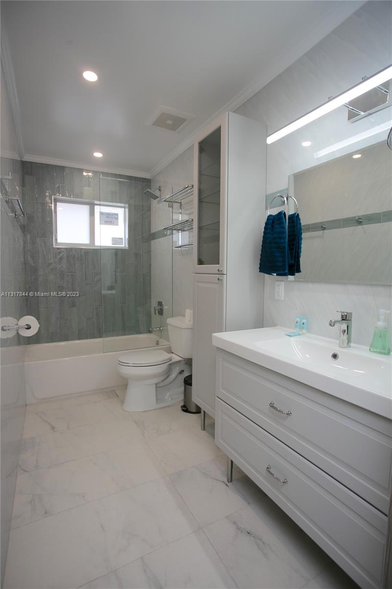 HOLLYWOOD GOLF ESTATES SE - Residential Lease