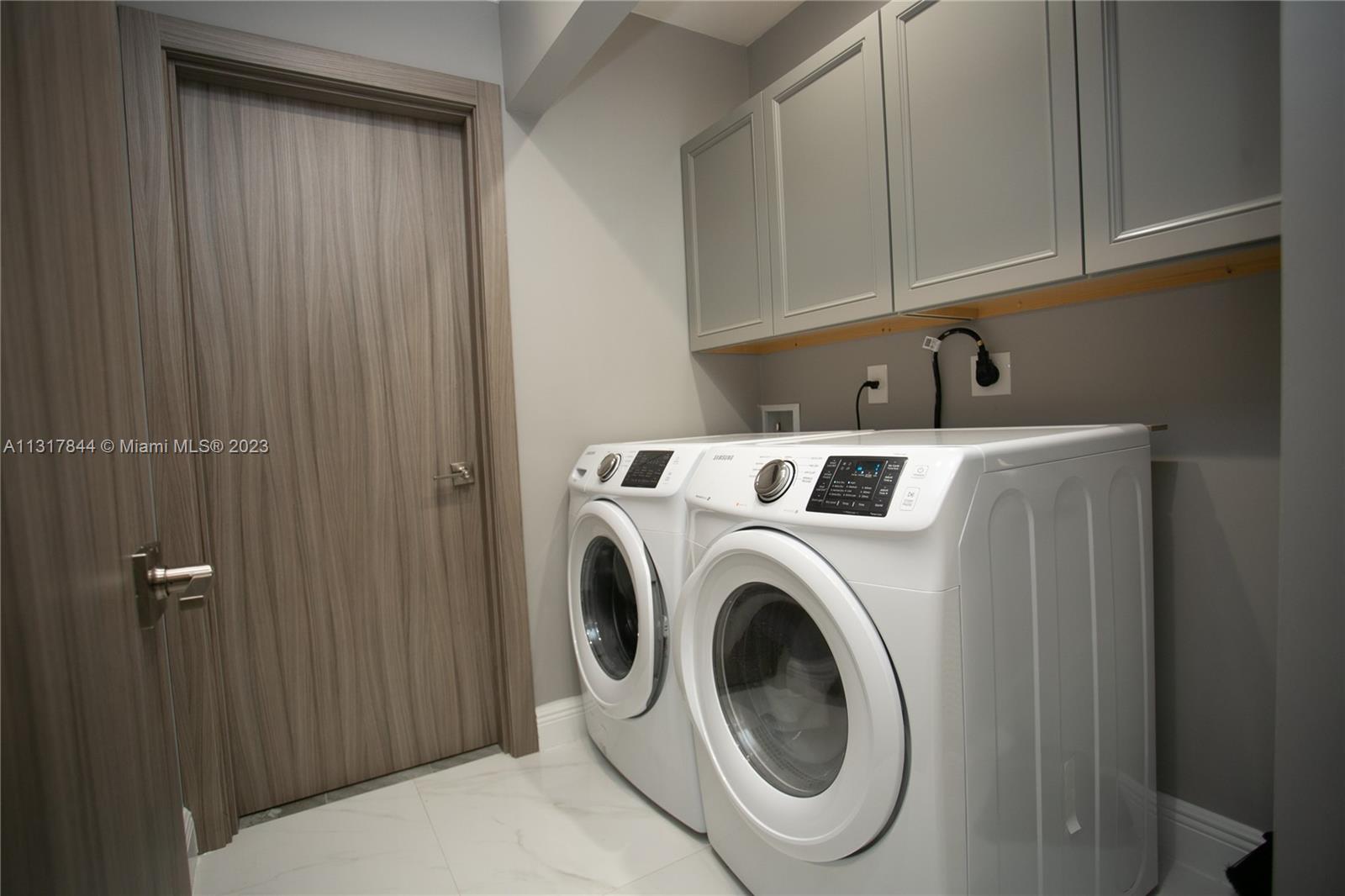 HOLLYWOOD GOLF ESTATES SE - Residential Lease