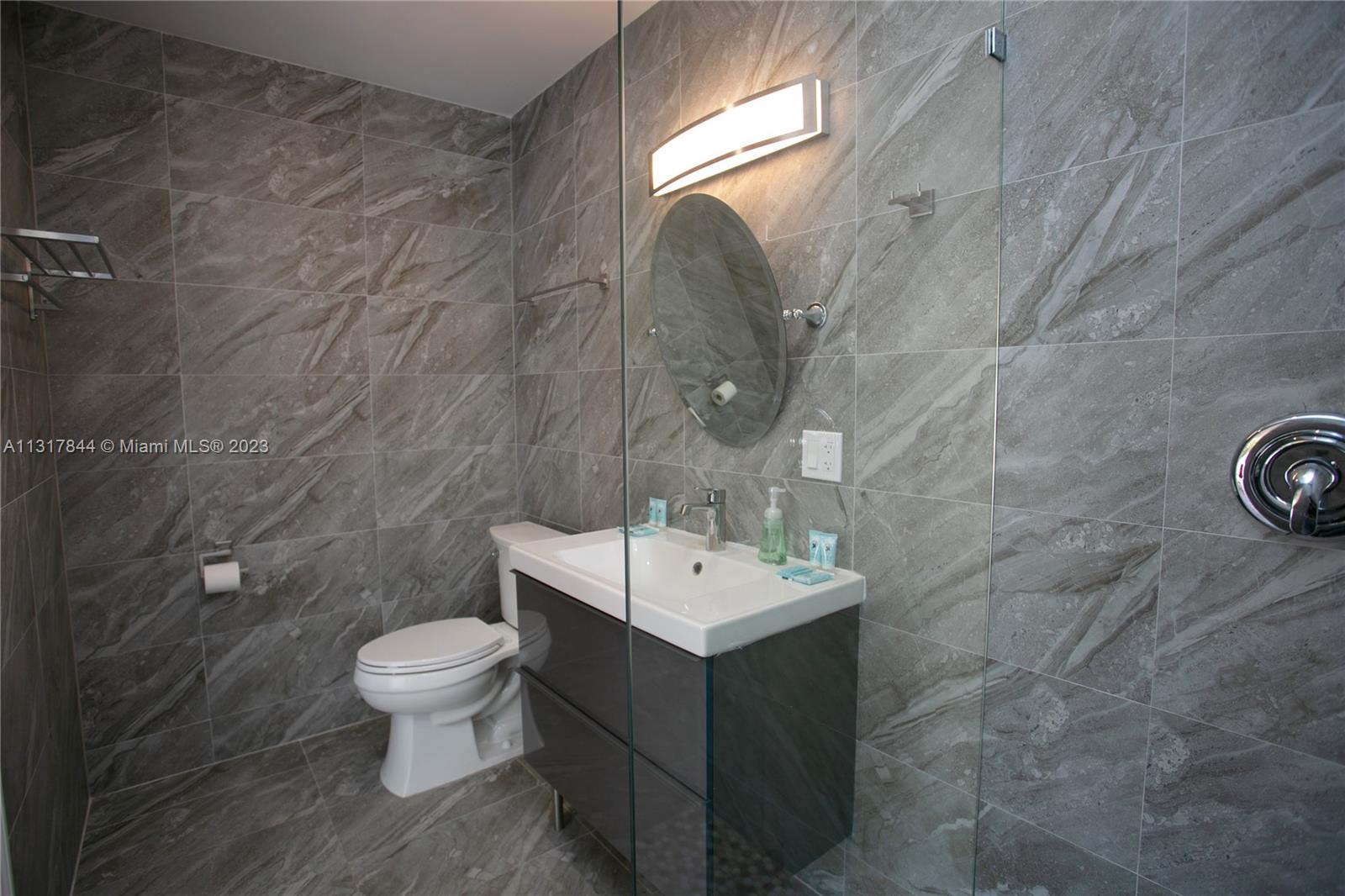 HOLLYWOOD GOLF ESTATES SE - Residential Lease