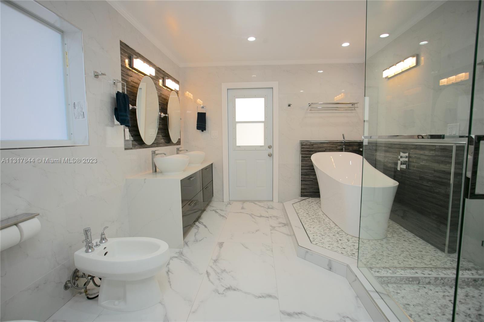 HOLLYWOOD GOLF ESTATES SE - Residential Lease