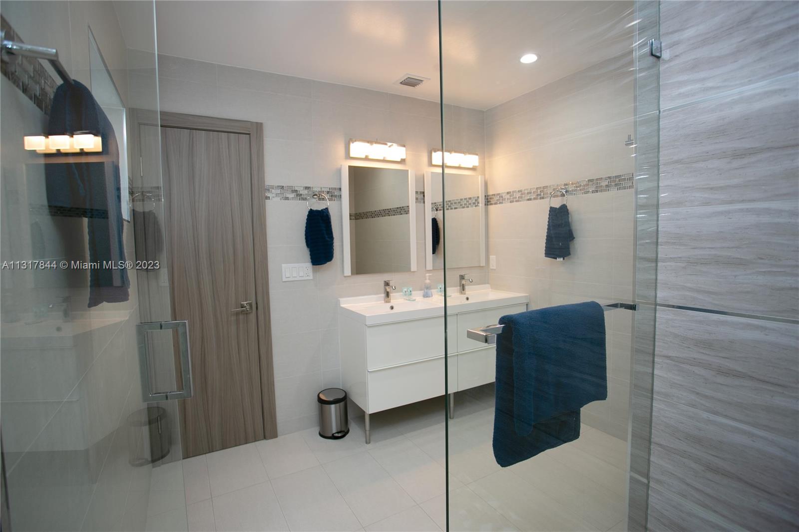 HOLLYWOOD GOLF ESTATES SE - Residential Lease