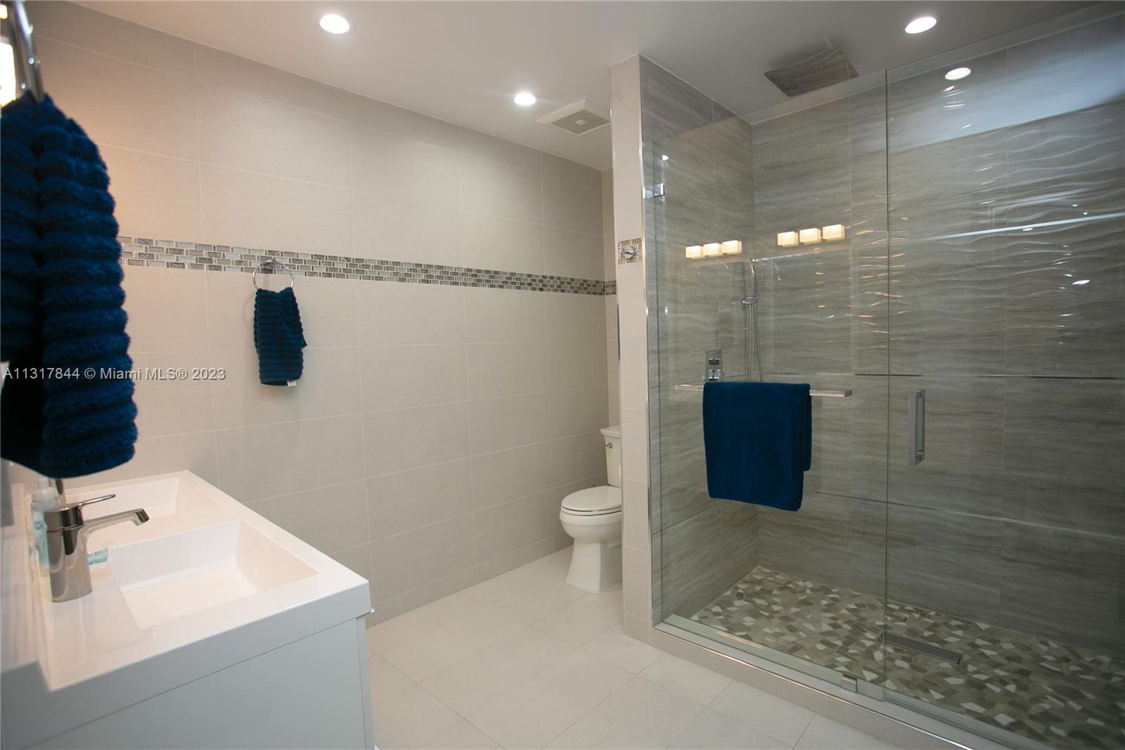 HOLLYWOOD GOLF ESTATES SE - Residential Lease