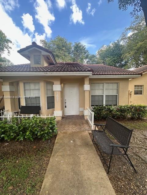 Welcome to this well-kept 2-bedroom, 2-bathroom townhouse villa just minutes from Tamiami Airport. This bright and spacious corner unit features a functional kitchen with modern appliances and a private fenced patio ideal for relaxing or entertaining. Gated Community
Enjoy comfortable living with in-unit laundry, assigned parking, and low HOA fees. Conveniently located near shopping, dining, top-rated schools, and major roadways.