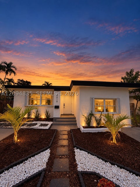 Photo of 2610 Pierce St, Hollywood, FL 33020 (MLS # A12094835)