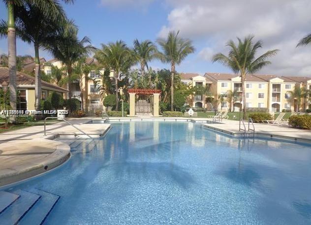 BEAUTIFUL LAKE VIEW CONDO, 1 BEDROOM 1 BATHROOM, WOOD FLOORS, STAINLESS STEEL APPLIANCES,
SCREENED BALCONY, GATED COMMUNITY, UNIT LOCATED ON THE SECOND FLOOR, CONDO FEATURED SWIMMING
POOL, LUXURY CLUB HOUSE, GYM, POOL TABLES, WATER FOUNTAIN AT THE ENTRANCE.