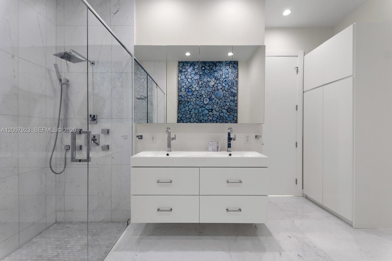 ADEMAR PARK AMD PL - Residential