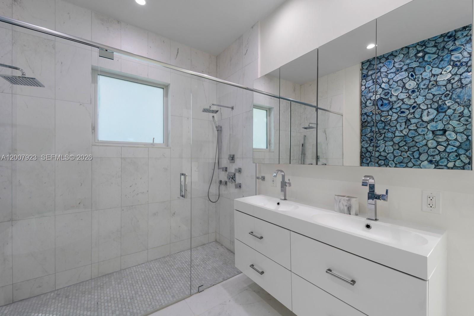 ADEMAR PARK AMD PL - Residential