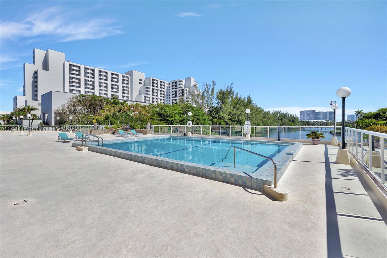 MAYA MARCA CONDO - Residential