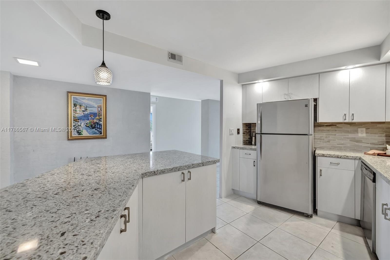 MAYA MARCA CONDO - Residential