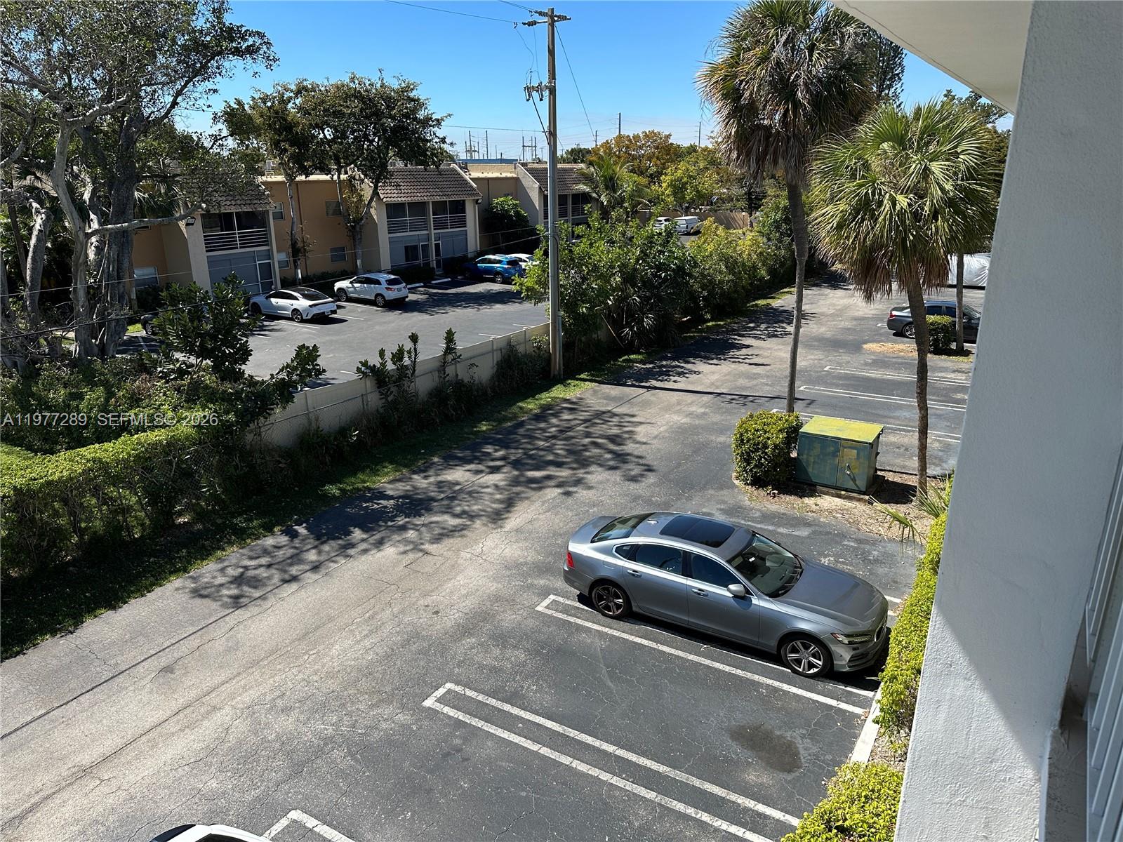 DEERFIELD LAKE CONDOMINIU - Residential