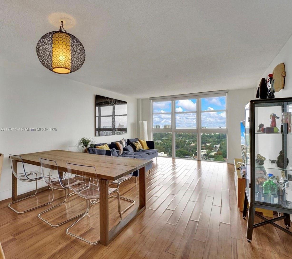 1228 West Ave 1510, Miami Beach, Miami-Dade County, Florida - 1 Bedrooms  
2 Bathrooms - 