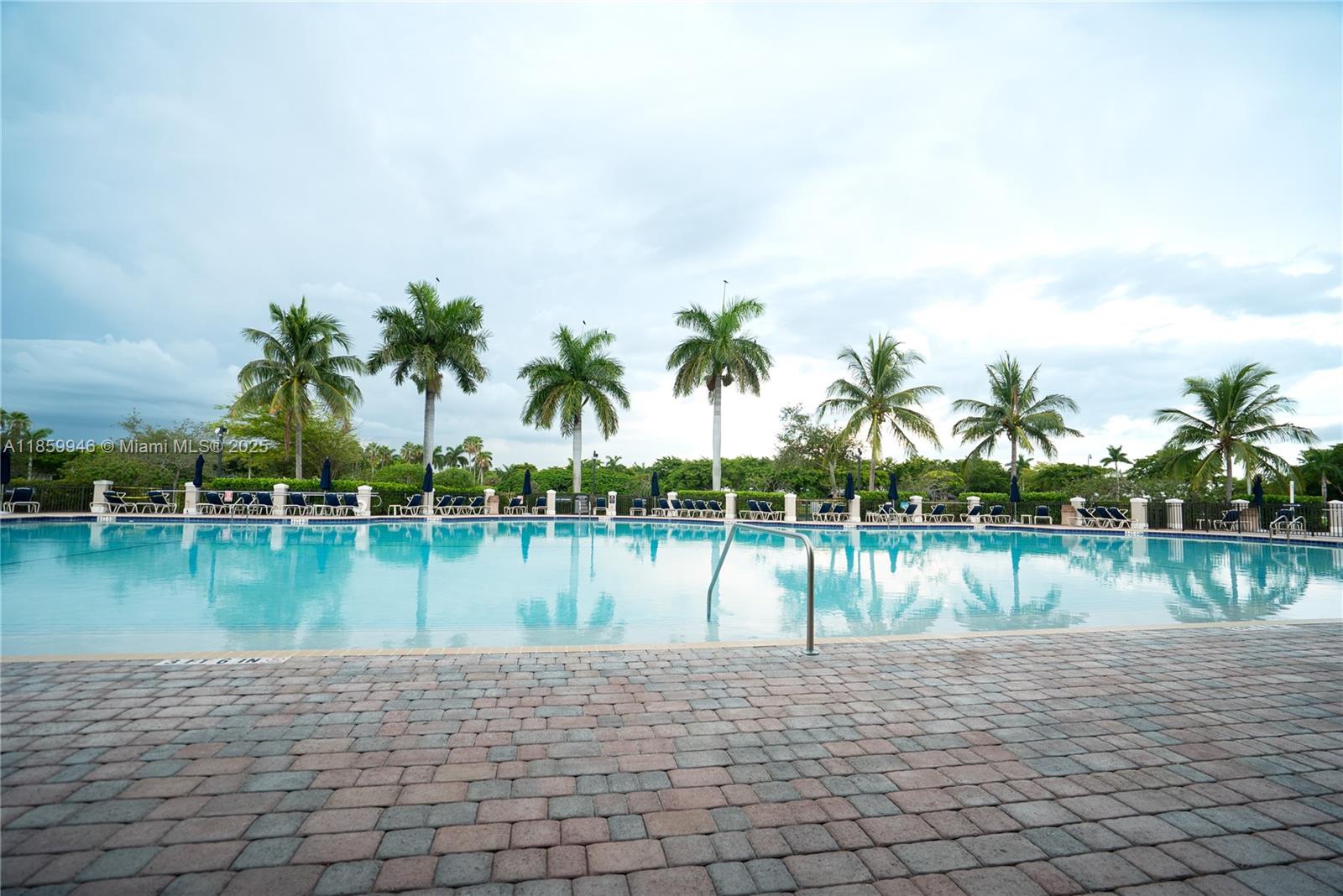 THE SHORES CONDO NO 2 - Residential