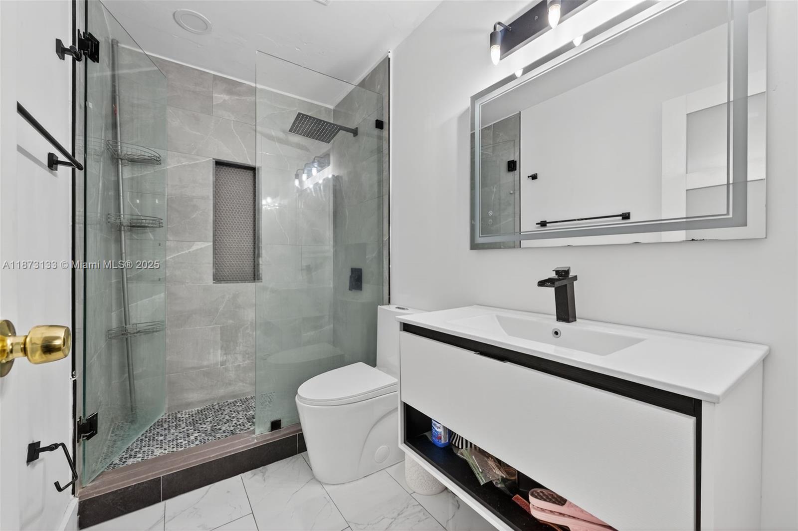 WOODSIDE ESTATES - Residential