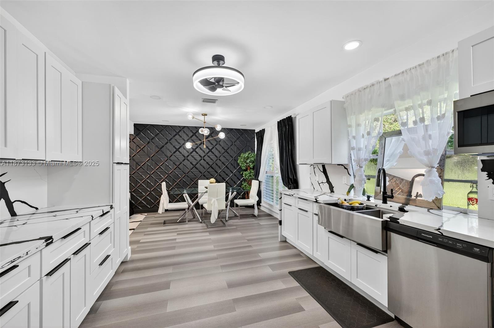 WOODSIDE ESTATES - Residential