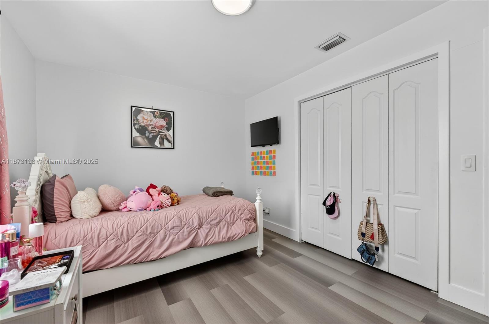 WOODSIDE ESTATES - Residential