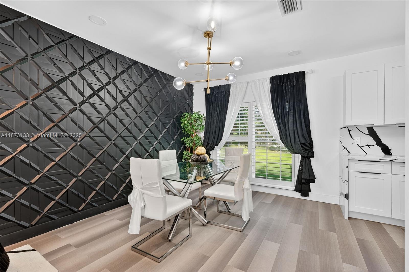 WOODSIDE ESTATES - Residential