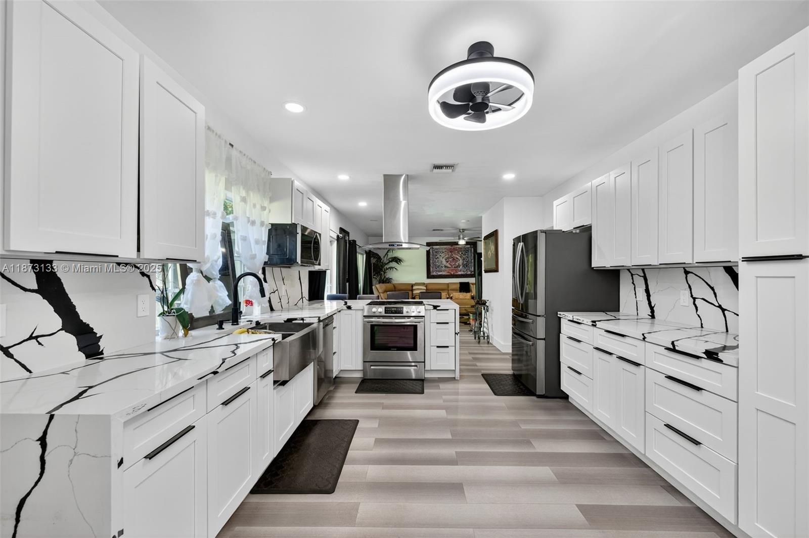 WOODSIDE ESTATES - Residential