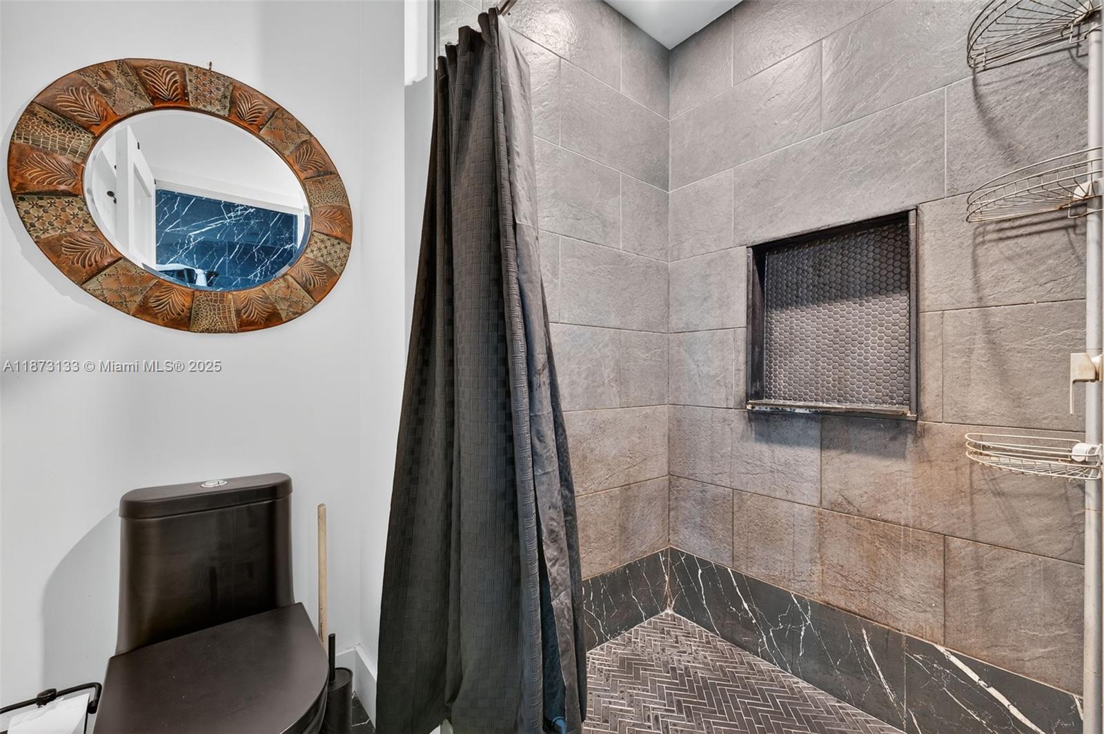 WOODSIDE ESTATES - Residential