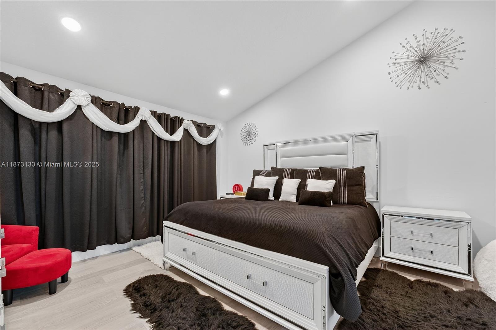 WOODSIDE ESTATES - Residential